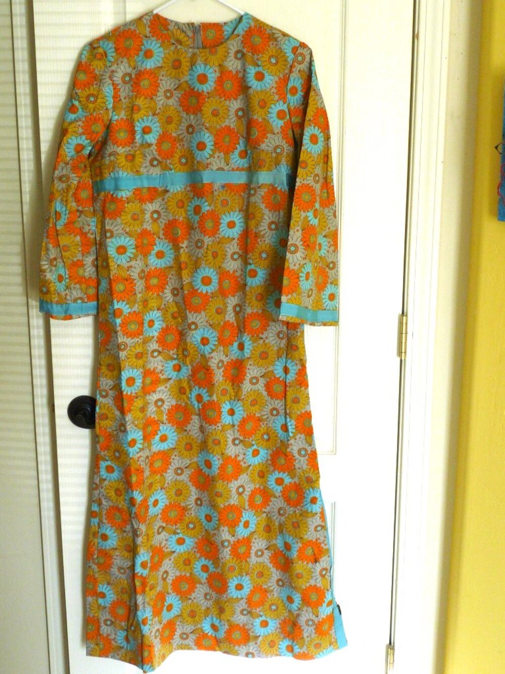 Vintage flower power cotton dress festival daisy orange gold turquoise 40" bust